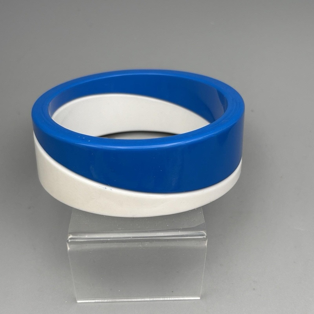 Vintage Two Tone Lucite Bangle Blue and White Retro Coastal American MCM 8" - Picture 2 of 10